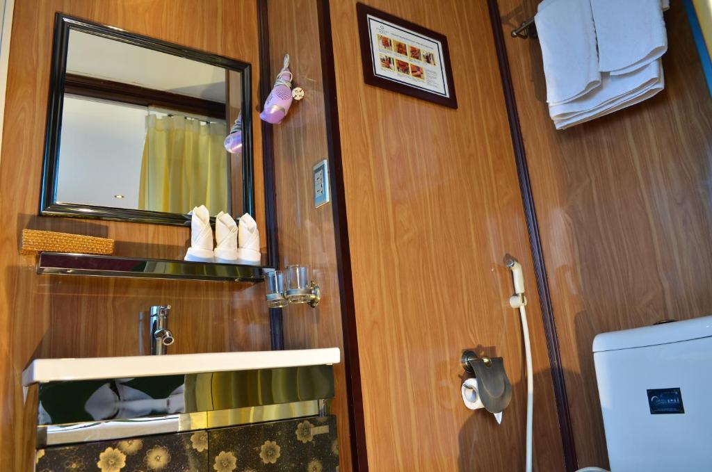 Garden Bay Premium Cruise Hotel Hạ Long Phòng bức ảnh