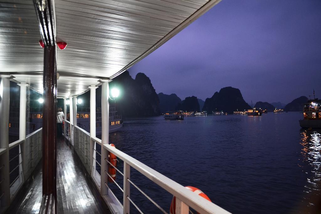 Garden Bay Premium Cruise Hotel Hạ Long Ngoại thất bức ảnh