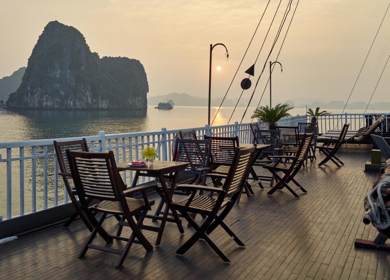 Garden Bay Premium Cruise Hotel Hạ Long Ngoại thất bức ảnh