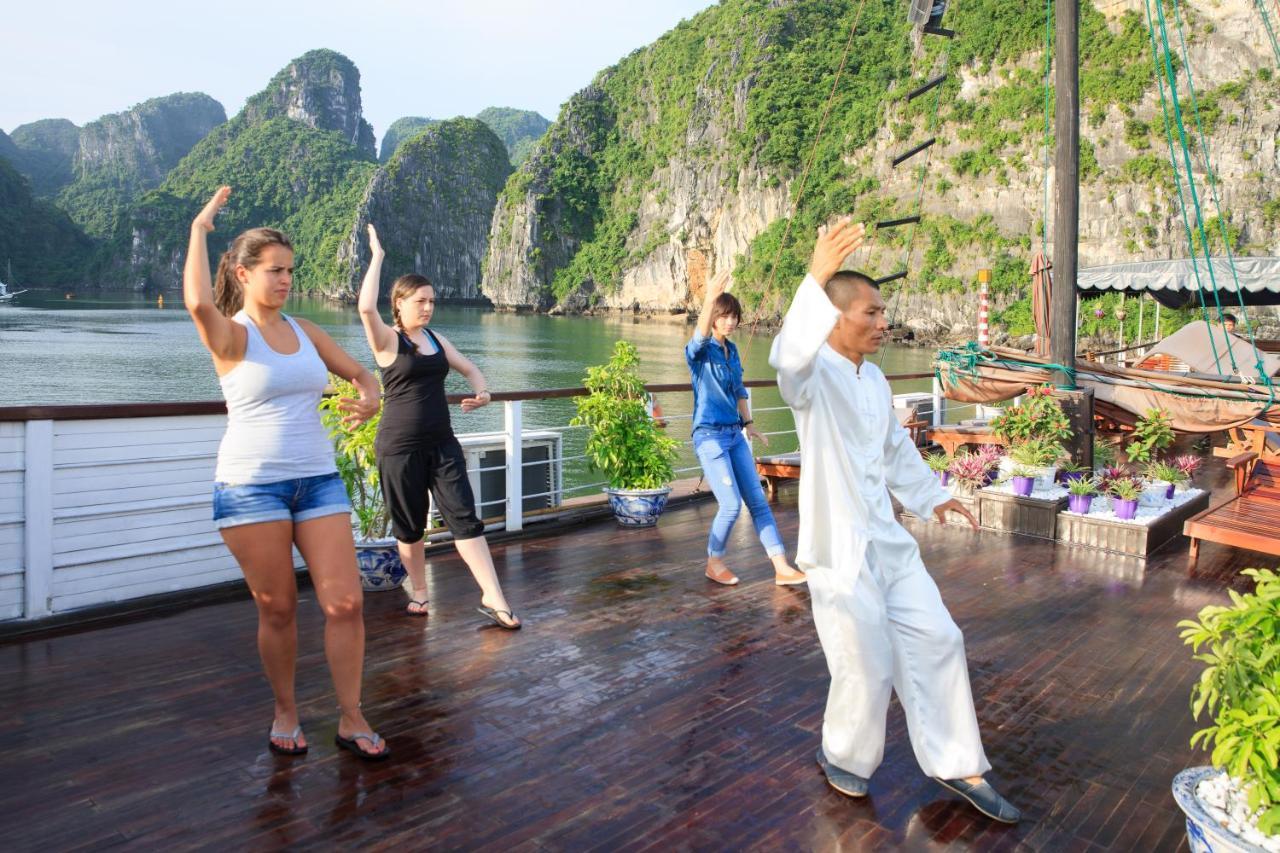 Garden Bay Premium Cruise Hotel Hạ Long Ngoại thất bức ảnh